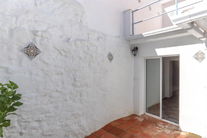 Image No.42-2 Bed Townhouse for sale