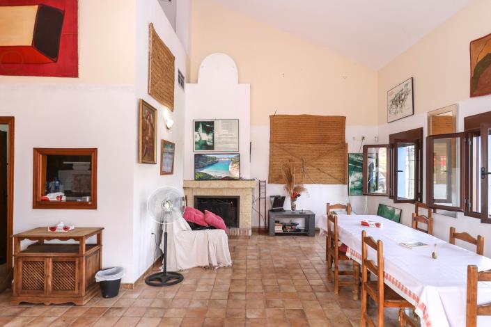 Image No.4-14 Bed Hotel for sale