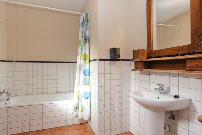 Image No.35-14 Bed Hotel for sale