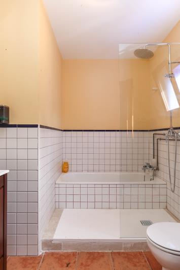 Image No.37-14 Bed Hotel for sale