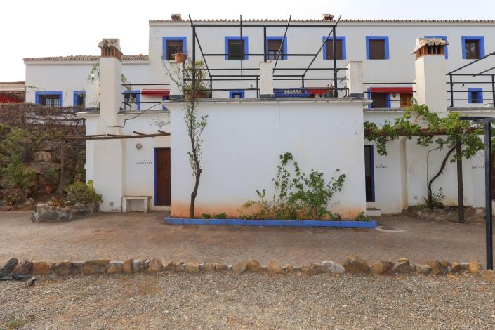 Image No.38-14 Bed Hotel for sale