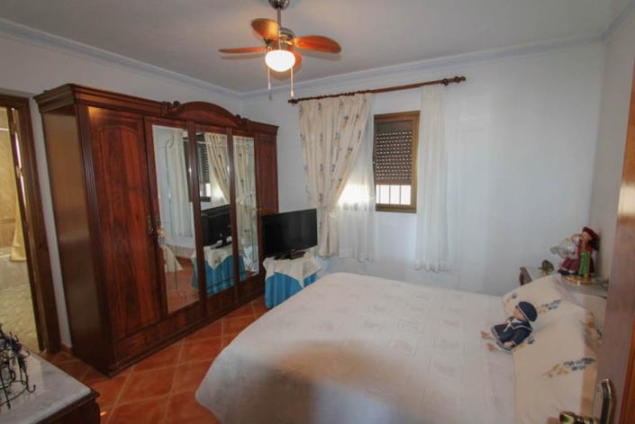 Image No.8-3 Bed Villa / Detached for sale