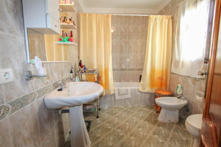 Image No.26-3 Bed Villa / Detached for sale