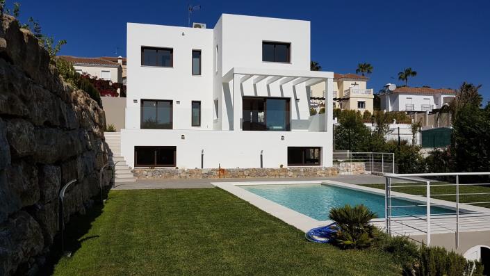 Image No.1-3 Bed Villa / Detached for sale