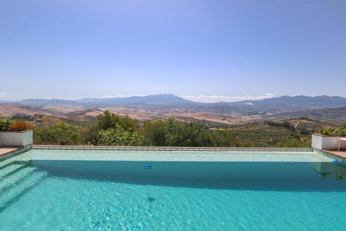 Image No.4-Villa / Détaché de 6 chambres à vendre à Alozaina