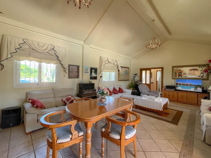 Image No.9-5 Bed Villa / Detached for sale