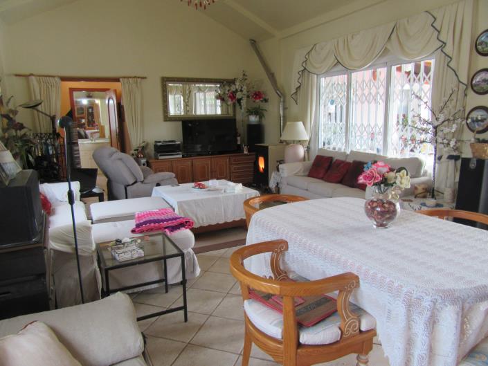 Image No.45-5 Bed Villa / Detached for sale