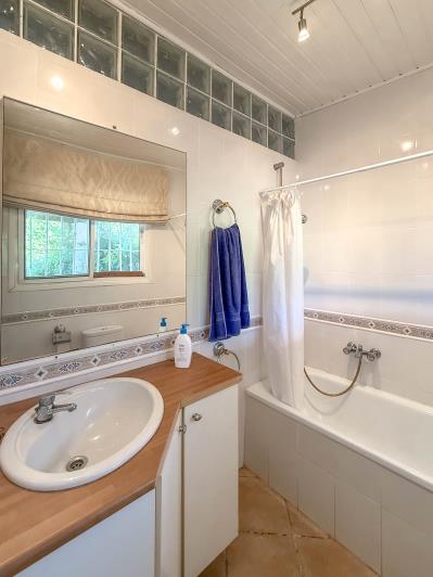 Image No.55-5 Bed Villa / Detached for sale