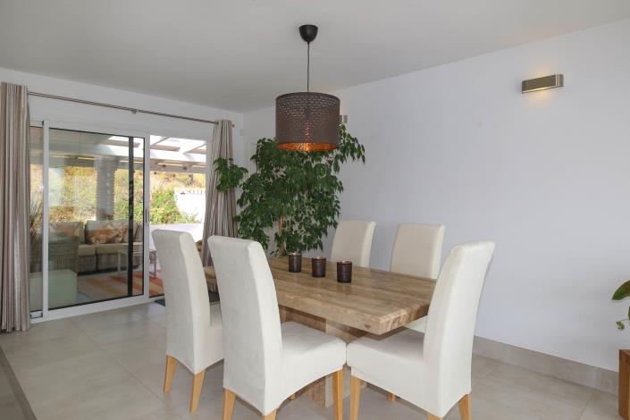 Image No.18-4 Bed Villa / Detached for sale