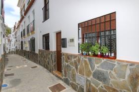 Image No.0-3 Bed Townhouse for sale
