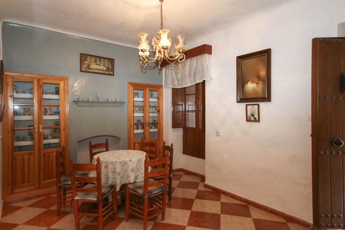 Image No.2-4 Bed Townhouse for sale