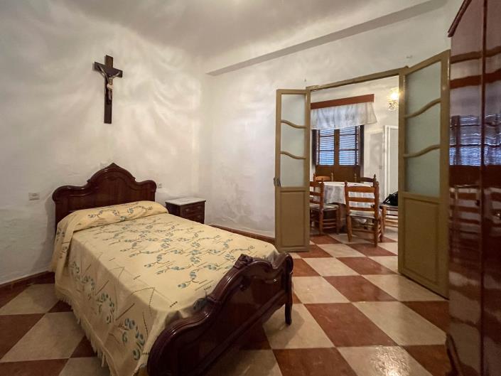 Image No.12-4 Bed Townhouse for sale