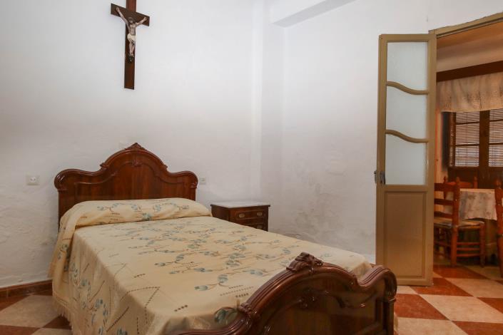 Image No.13-4 Bed Townhouse for sale