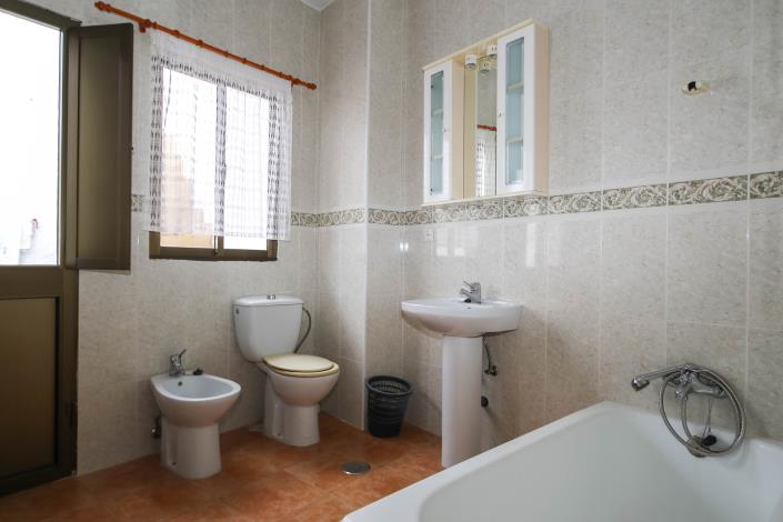 Image No.15-4 Bed Townhouse for sale