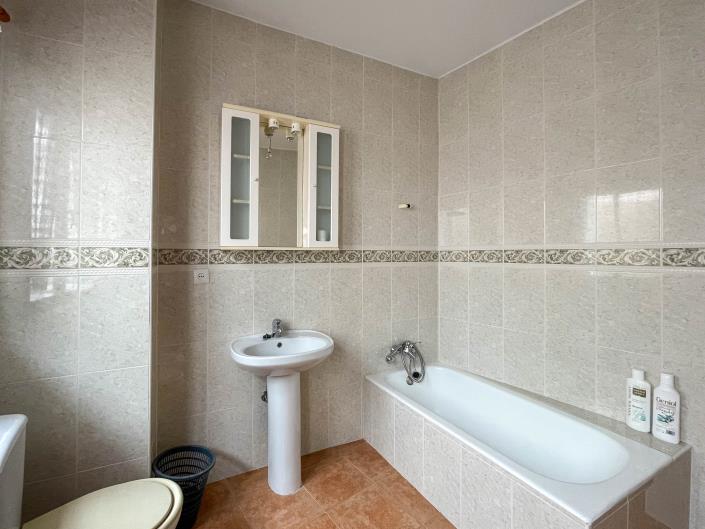 Image No.16-4 Bed Townhouse for sale