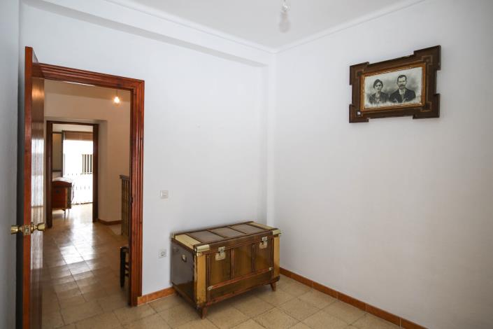 Image No.23-4 Bed Townhouse for sale