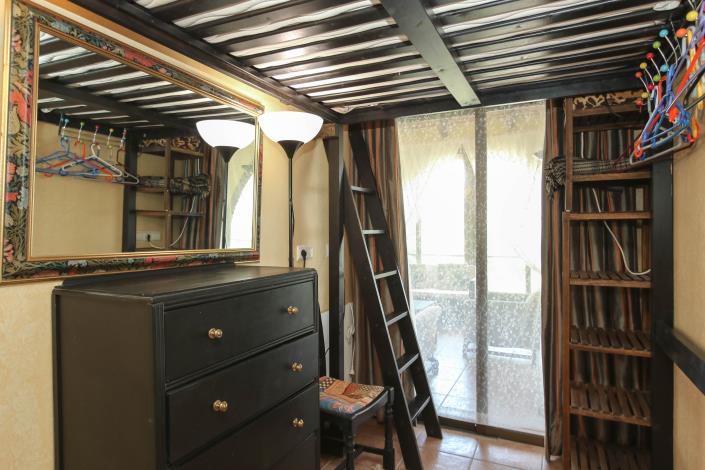 Image No.10-6 Bed Apartment for sale