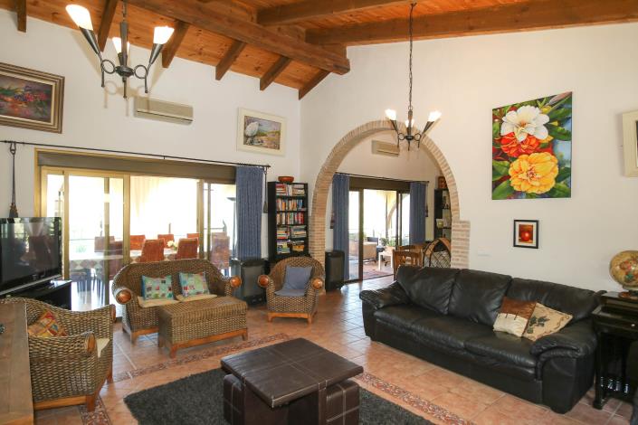 Image No.13-6 Bed Apartment for sale