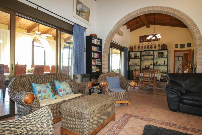 Image No.14-6 Bed Apartment for sale