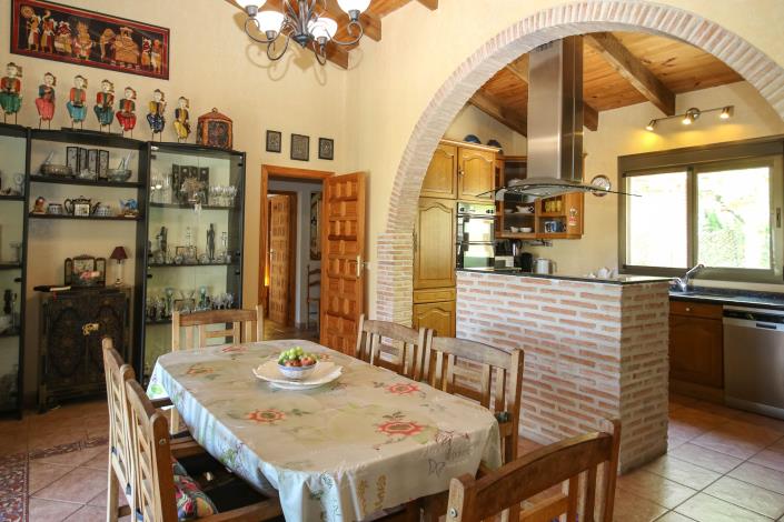 Image No.16-6 Bed Apartment for sale