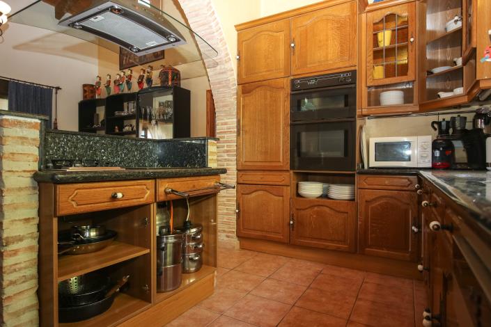 Image No.18-6 Bed Apartment for sale