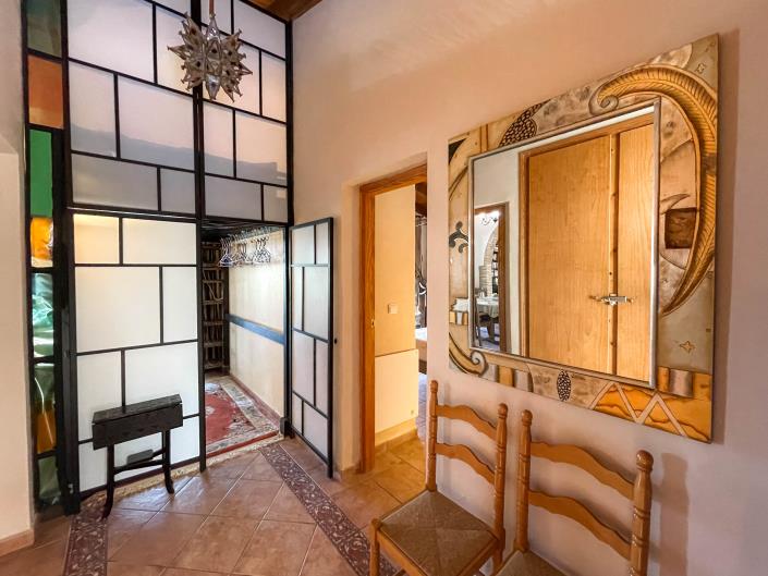 Image No.20-6 Bed Apartment for sale