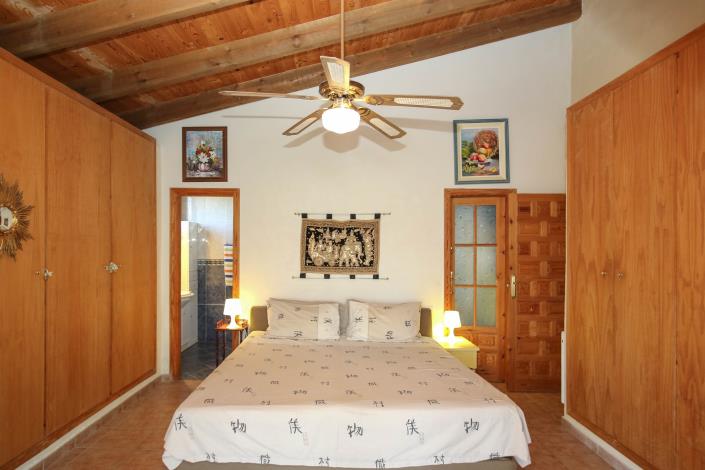 Image No.23-6 Bed Apartment for sale