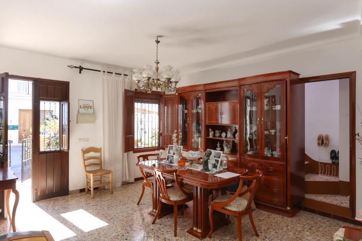 Image No.10-4 Bed Townhouse for sale