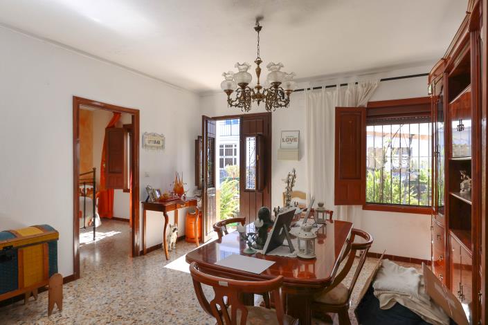 Image No.11-4 Bed Townhouse for sale