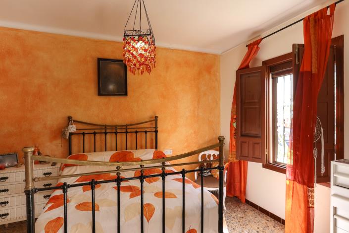 Image No.19-4 Bed Townhouse for sale