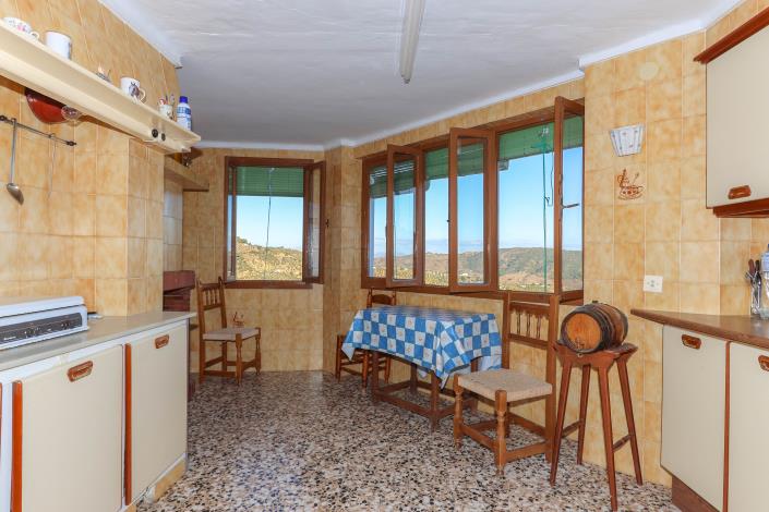 Image No.9-2 Bed Townhouse for sale