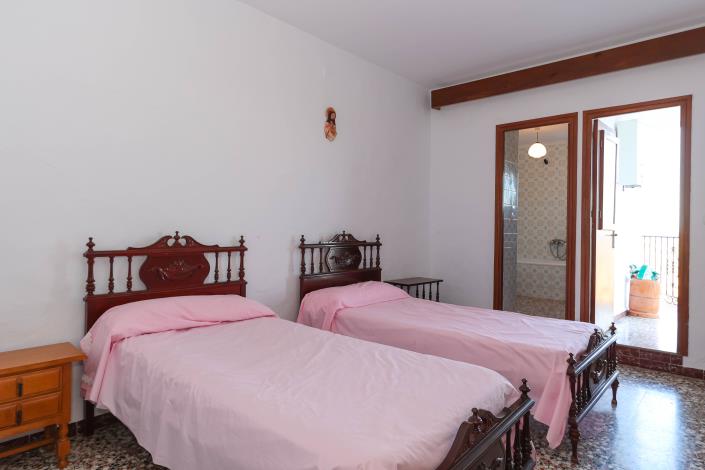 Image No.14-2 Bed Townhouse for sale