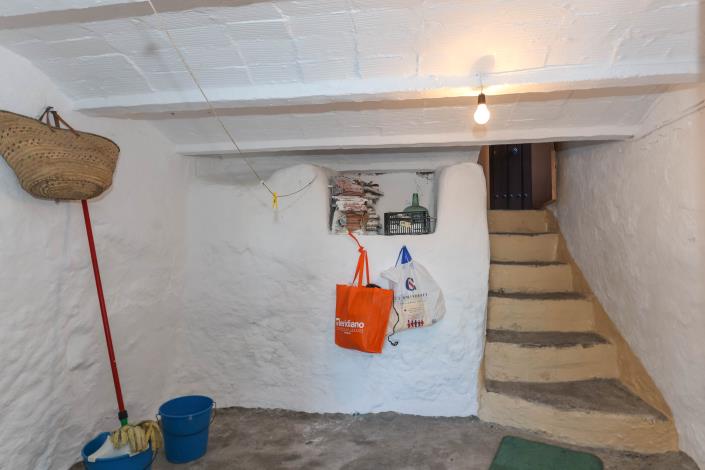 Image No.23-2 Bed Townhouse for sale