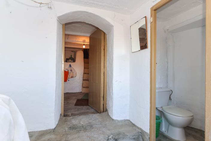 Image No.25-2 Bed Townhouse for sale