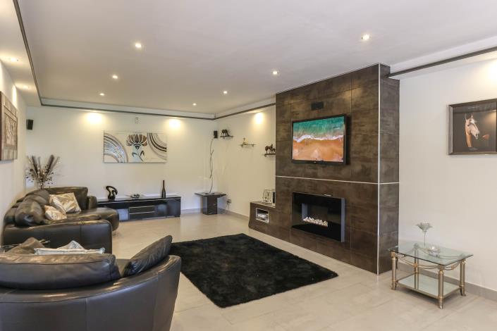 Image No.13-5 Bed Villa / Detached for sale