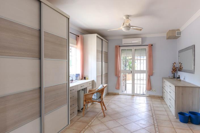 Image No.22-5 Bed Villa / Detached for sale