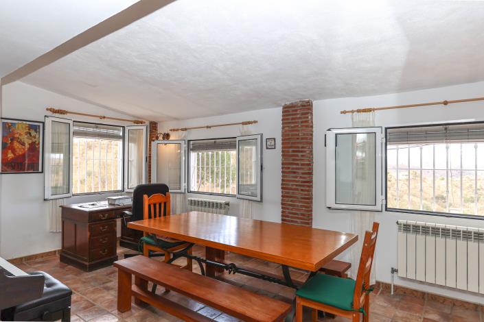 Image No.10-3 Bed Villa / Detached for sale