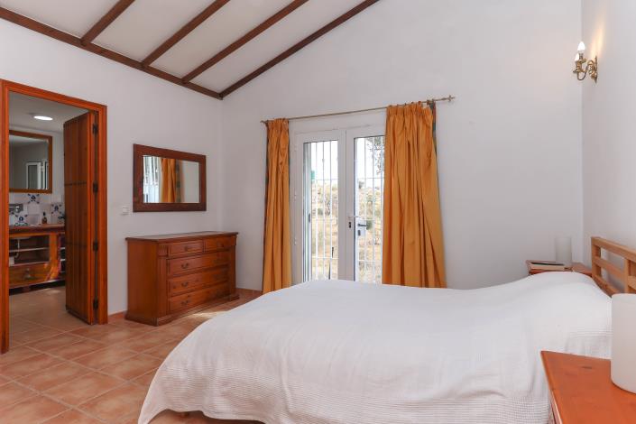 Image No.24-3 Bed Villa / Detached for sale