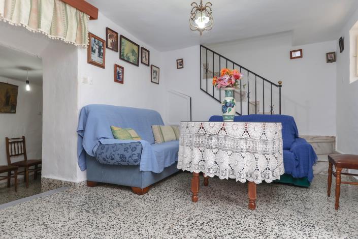 Image No.8-6 Bed Townhouse for sale