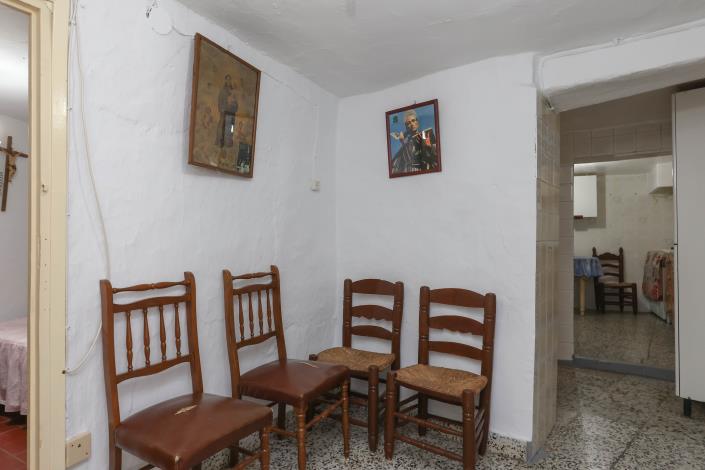 Image No.9-6 Bed Townhouse for sale