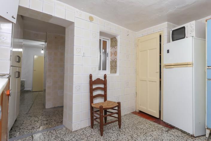 Image No.11-6 Bed Townhouse for sale