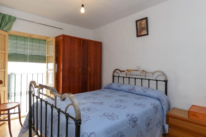 Image No.16-6 Bed Townhouse for sale