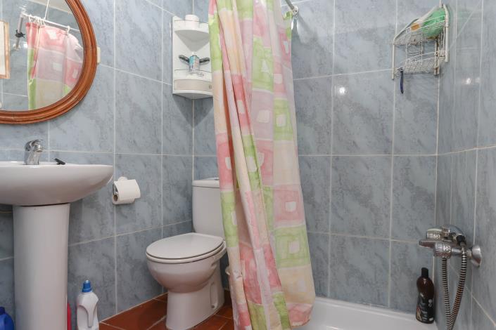 Image No.17-6 Bed Townhouse for sale