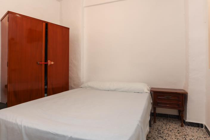 Image No.19-6 Bed Townhouse for sale