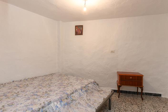 Image No.21-6 Bed Townhouse for sale