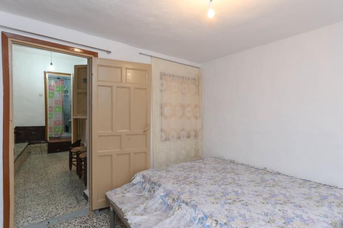 Image No.22-6 Bed Townhouse for sale