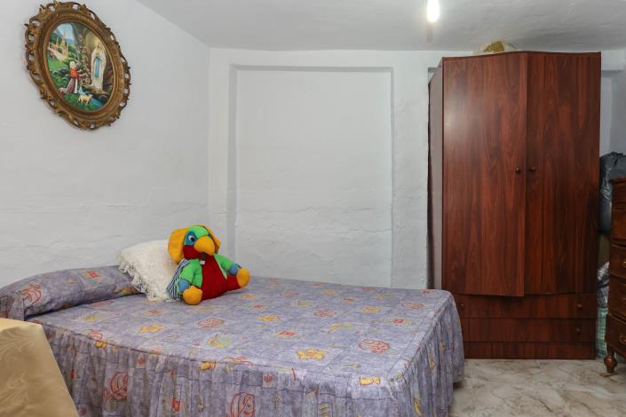Image No.23-6 Bed Townhouse for sale