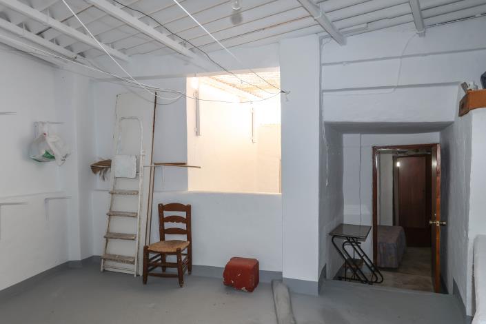 Image No.26-6 Bed Townhouse for sale