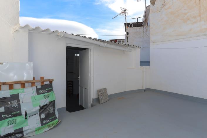 Image No.27-6 Bed Townhouse for sale