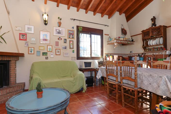 Image No.10-3 Bed Country House for sale